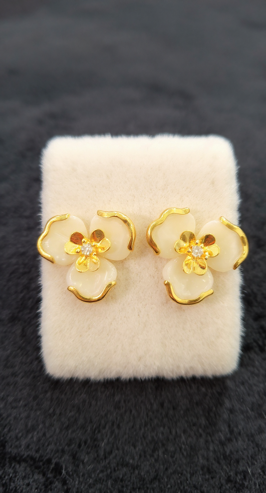 MARQUEE GLOW CREAM 1