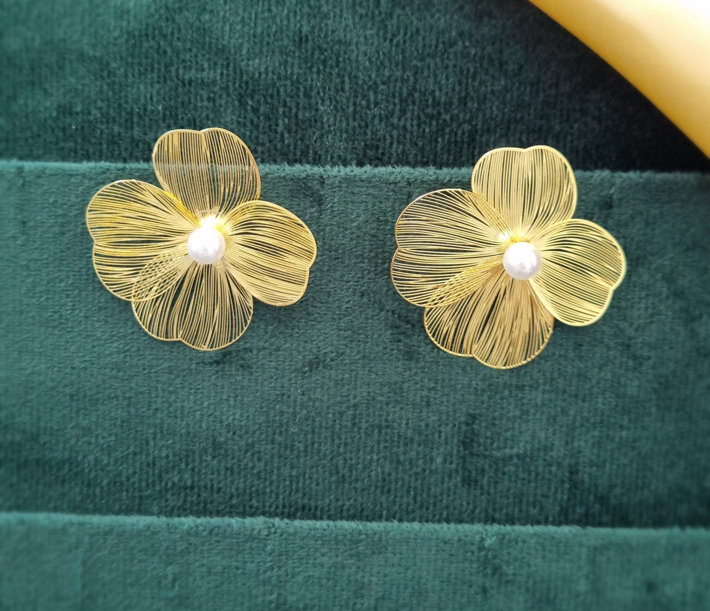 GOLDEN PETAL BLOSSOM