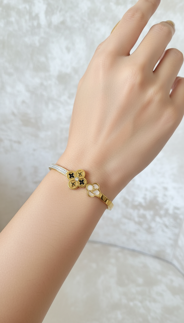 AXIS MOTIF BANGLE
