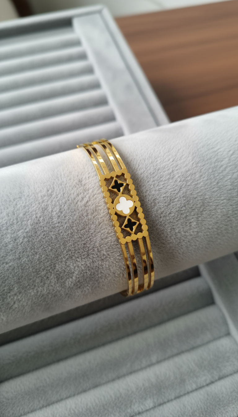 Cosmos wink bracelet 1