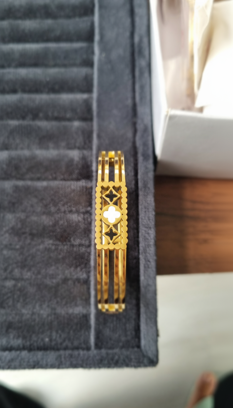 Cosmos wink bracelet 2