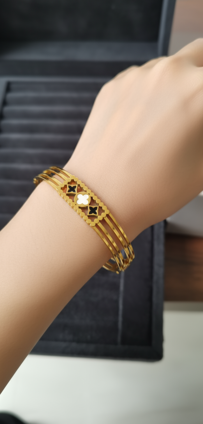 Cosmos wink bracelet 4