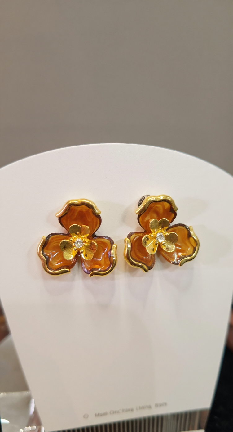 MARQUEE GLOW BROWN 5