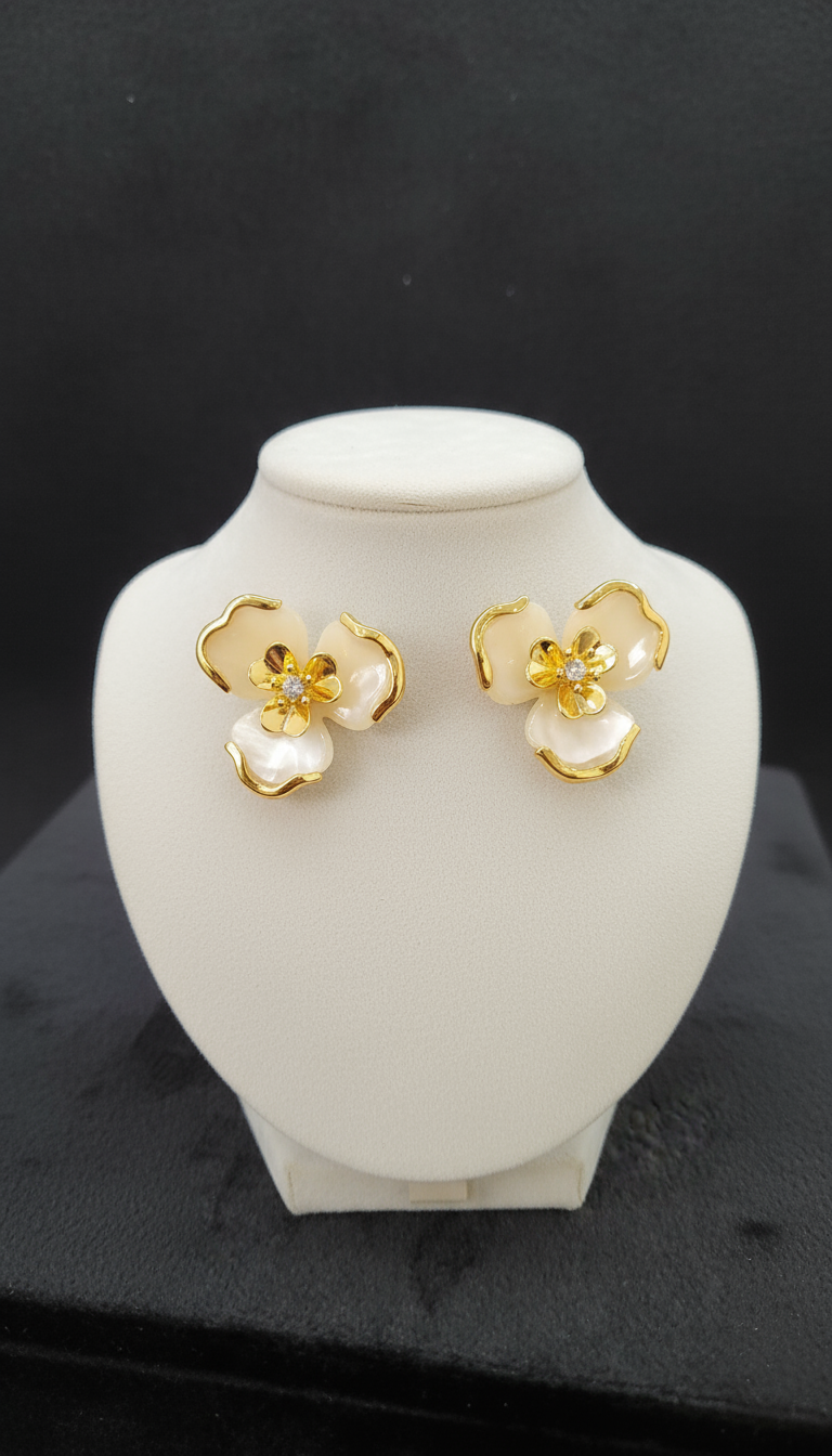 MARQUEE GLOW CREAM 3